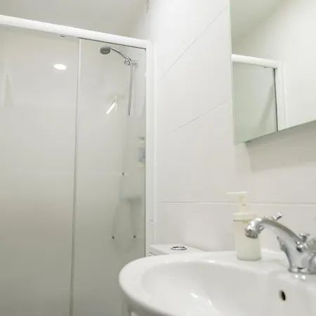 Casa Antonio Moreira *