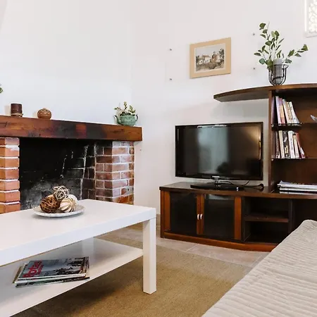 Casa Antonio Moreira *